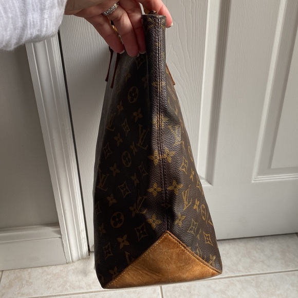 Authentic Louis Vuitton Monogram Cabas Mezzo Tote - Picture 5 of 16